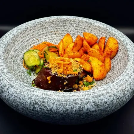 Чар-сиу с маринованными огурцами